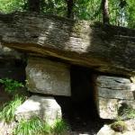 Čertův stůl - dolmen u vrcholu Čertova mlýna