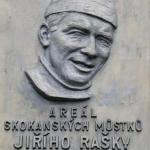 pamětní deska olympijského vítěze Jiřho Rašky